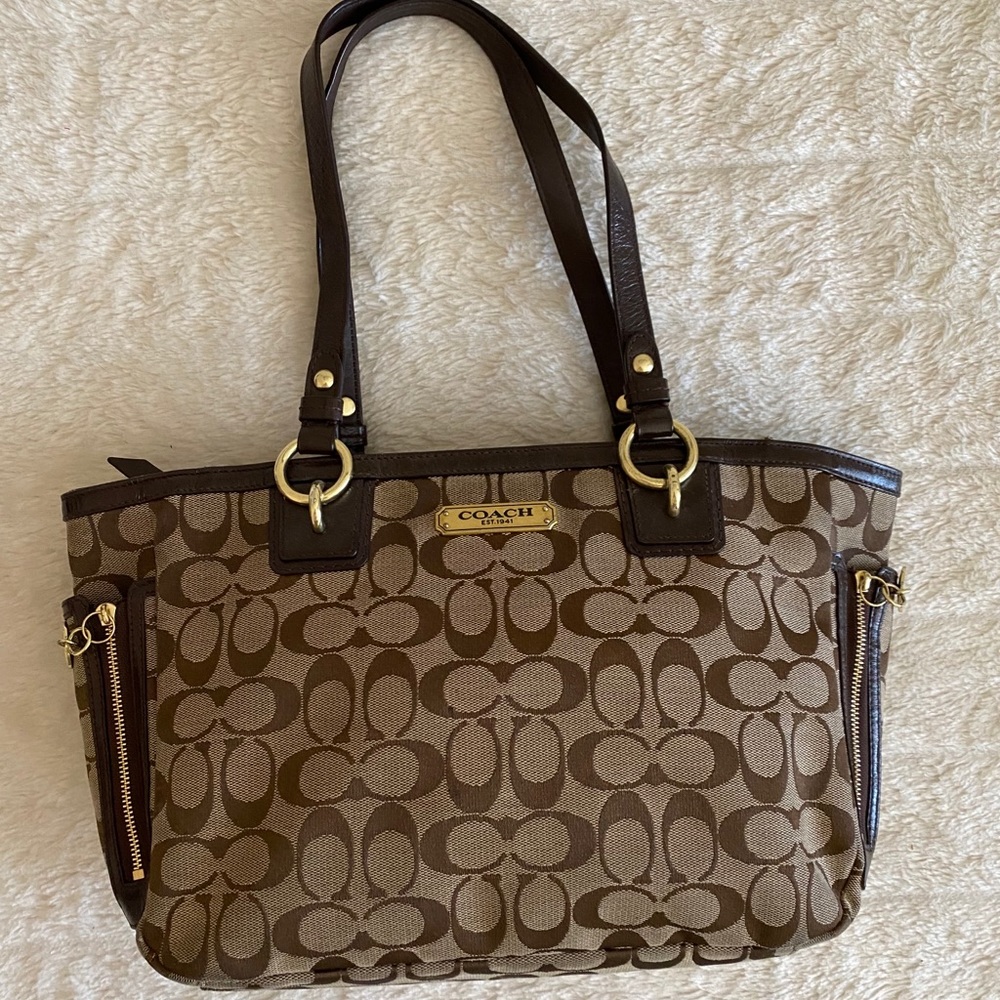 AUTHENTIC COACH HANDBAG